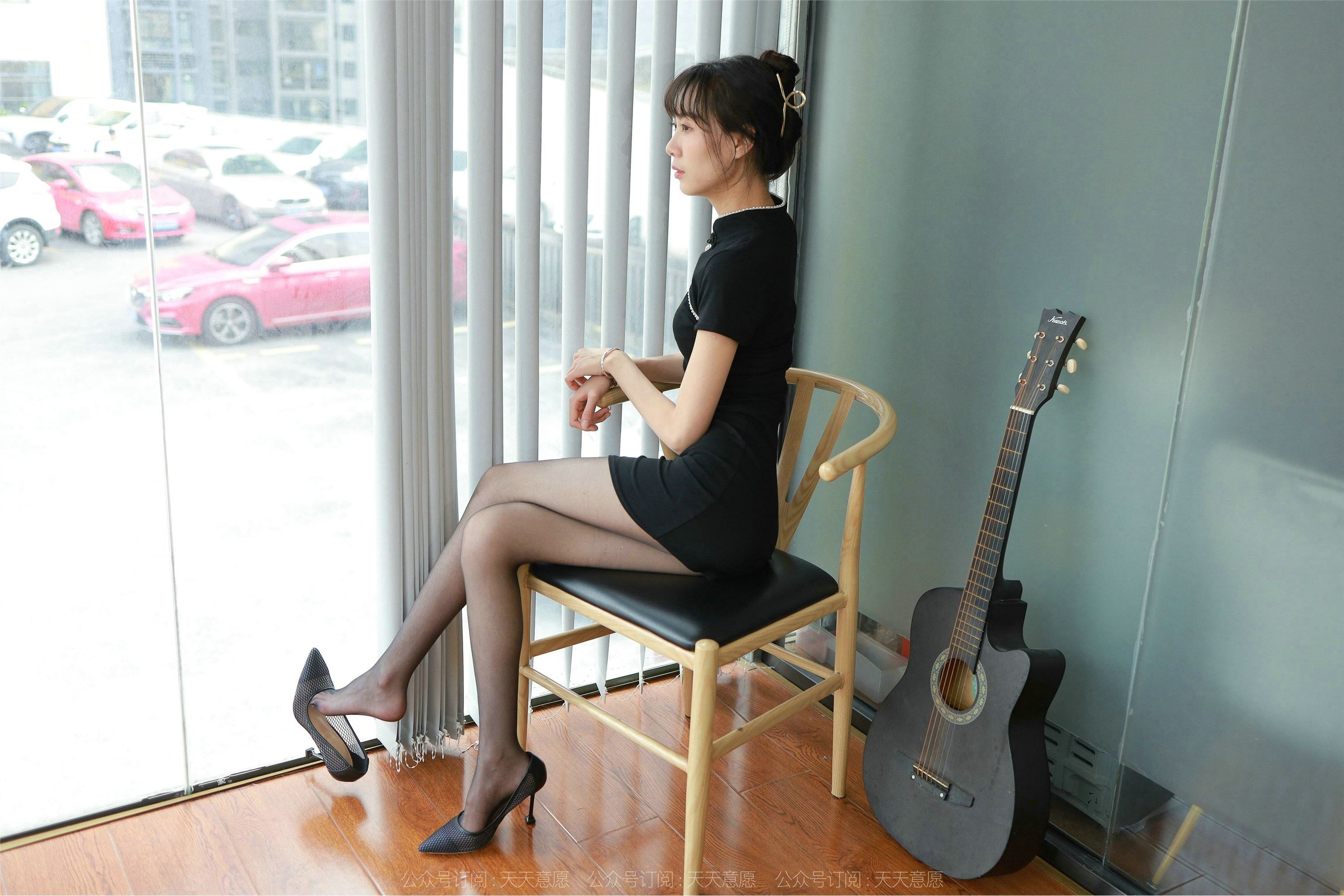 IESS异思趣向  2022.03.06 丝享家1020：团团《长腿黑色旗袍》